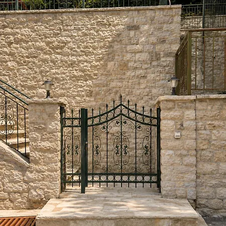בית נופש Petra & Elatos Mega Chorio